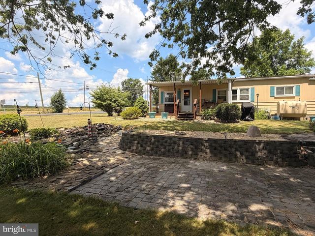390 N CRAWFORD RD, Grantville, PA 17028