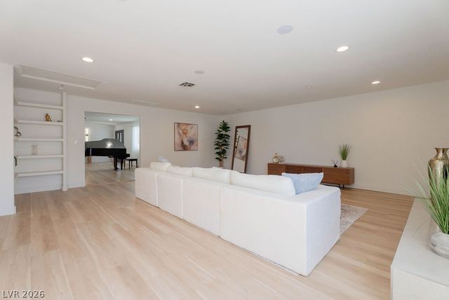 2106 West Oakey Boulevard, Las Vegas, NV 89102