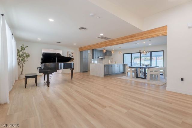 2106 West Oakey Boulevard, Las Vegas, NV 89102