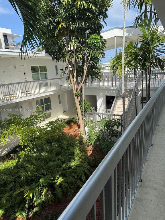 8080 Tatum Waterway Dr 21, Miami Beach, FL 33141