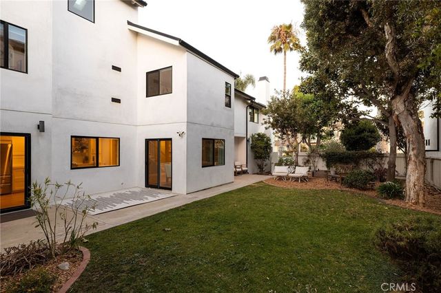 207 21st, Huntington Beach, CA 92648