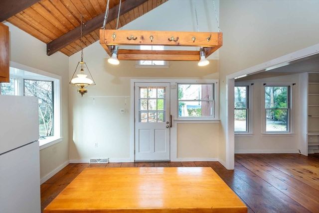 17 Chapman La, Edgartown, MA 02539