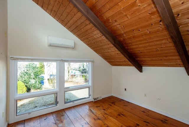 17 Chapman La, Edgartown, MA 02539