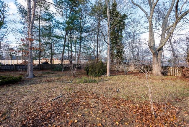 17 Chapman La, Edgartown, MA 02539