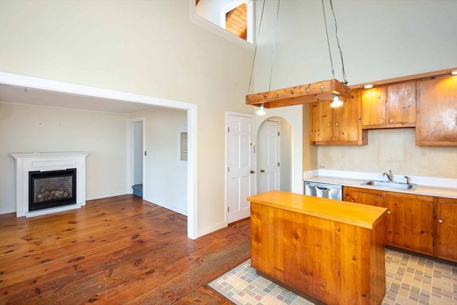 17 Chapman La, Edgartown, MA 02539