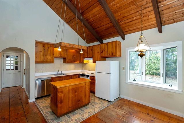 17 Chapman La, Edgartown, MA 02539