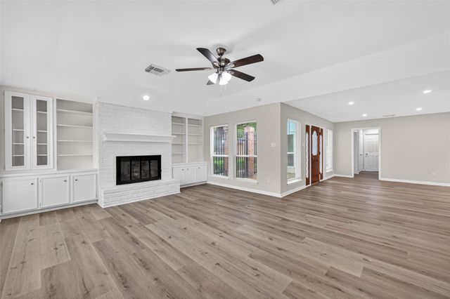 12319 Ella Lee Lane, Houston, TX 77077