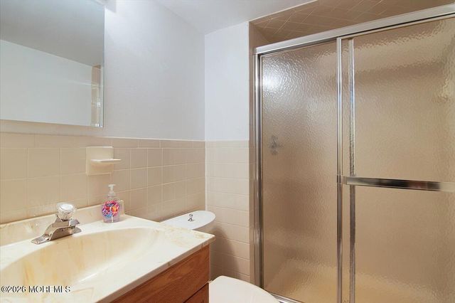 10 Elizabeth Court, Edison, NJ 08817