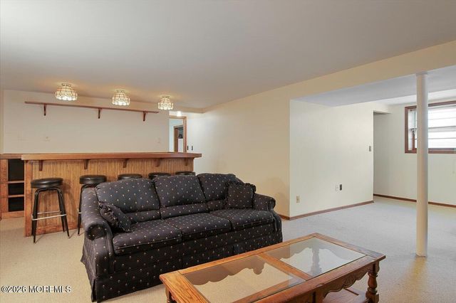 10 Elizabeth Court, Edison, NJ 08817