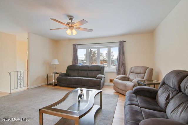 10 Elizabeth Court, Edison, NJ 08817