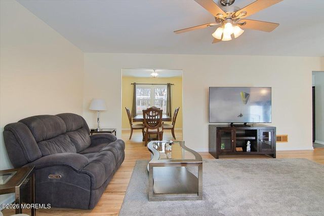 10 Elizabeth Court, Edison, NJ 08817