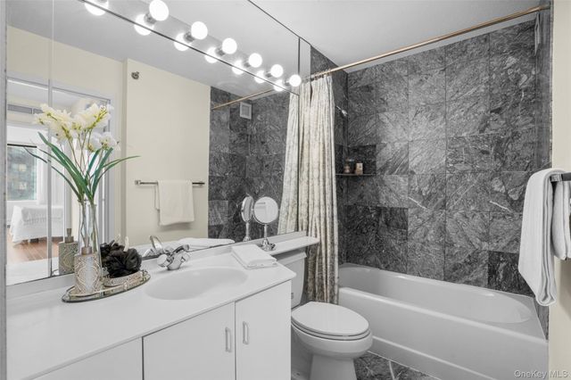 4 Martine Avenue 1011, White Plains, NY 10606