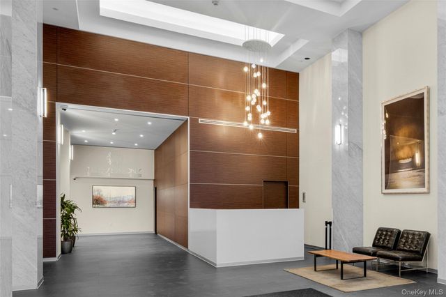 4 Martine Avenue 1011, White Plains, NY 10606