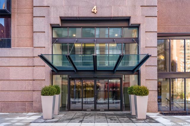 4 Martine Avenue 1011, White Plains, NY 10606