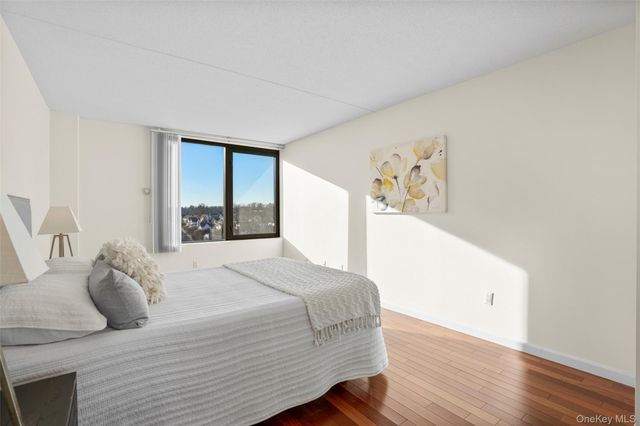 4 Martine Avenue 1011, White Plains, NY 10606