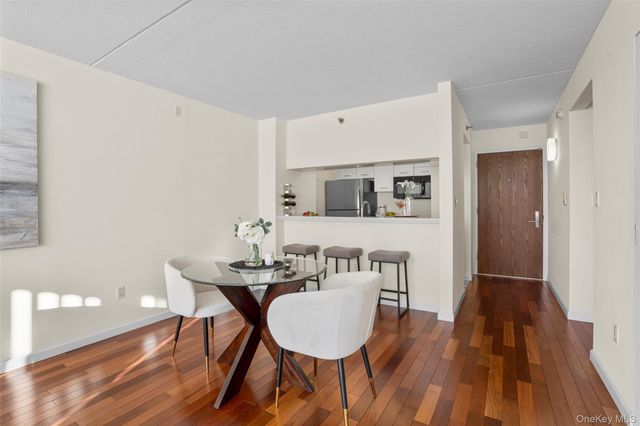 4 Martine Avenue 1011, White Plains, NY 10606