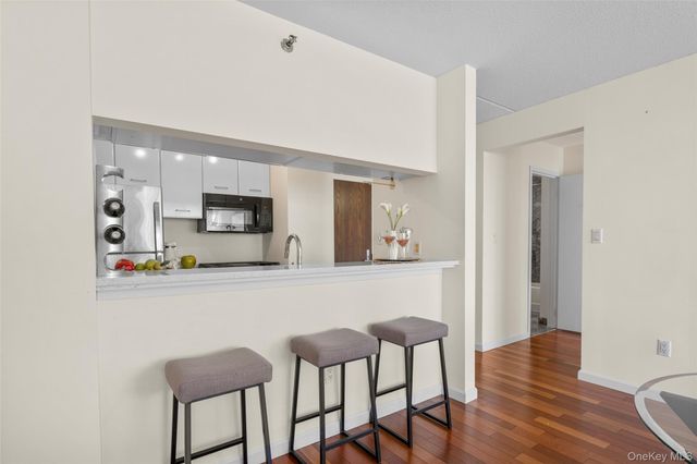 4 Martine Avenue 1011, White Plains, NY 10606