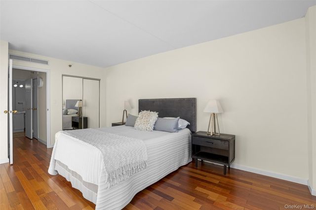 4 Martine Avenue 1011, White Plains, NY 10606