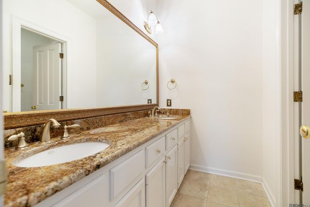 5845 S Shore Dr, Baton Rouge, LA 70817