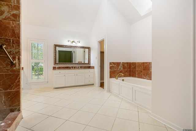 5845 S Shore Dr, Baton Rouge, LA 70817