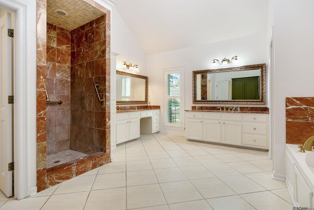 5845 S Shore Dr, Baton Rouge, LA 70817