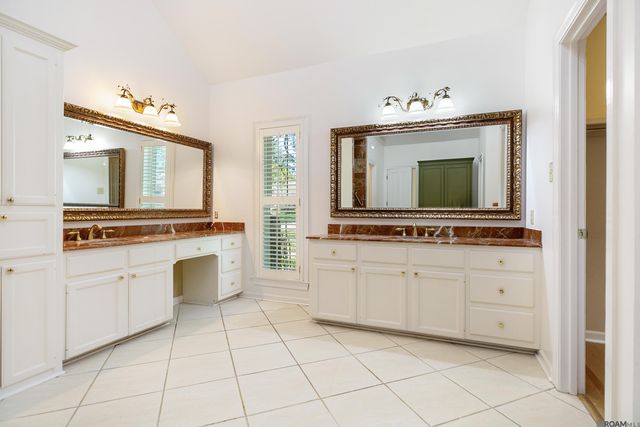 5845 S Shore Dr, Baton Rouge, LA 70817