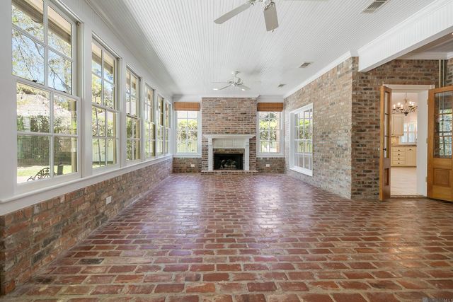 5845 S Shore Dr, Baton Rouge, LA 70817