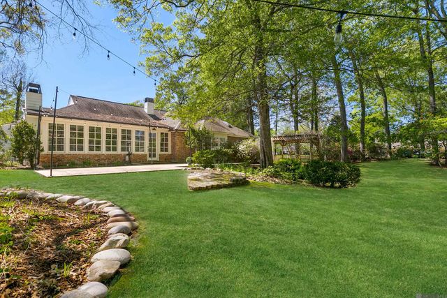 5845 S Shore Dr, Baton Rouge, LA 70817