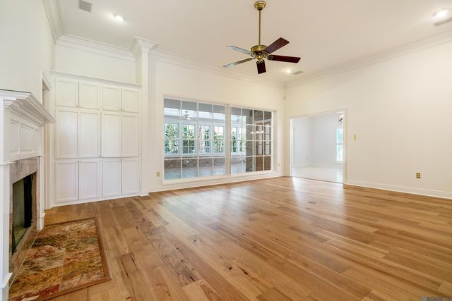 5845 S Shore Dr, Baton Rouge, LA 70817