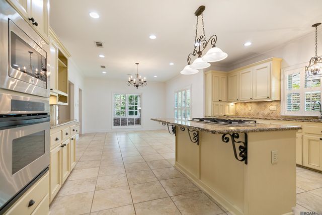 5845 S Shore Dr, Baton Rouge, LA 70817