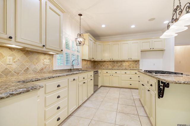 5845 S Shore Dr, Baton Rouge, LA 70817