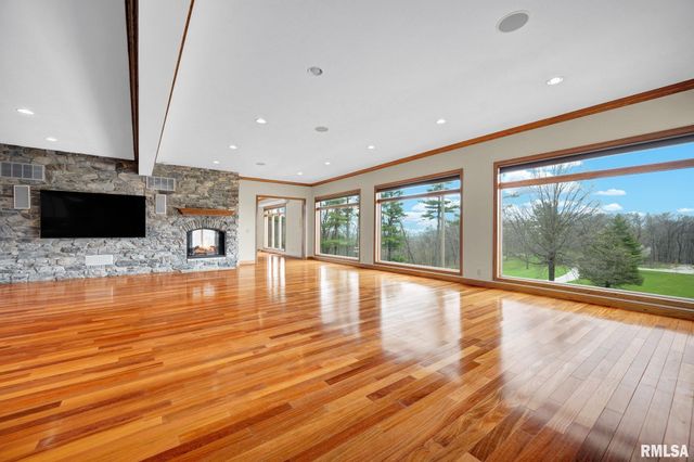 22500 SPRING CREEK Road, Washington, IL 61571