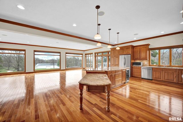 22500 SPRING CREEK Road, Washington, IL 61571