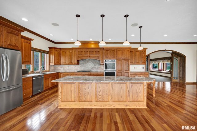 22500 SPRING CREEK Road, Washington, IL 61571