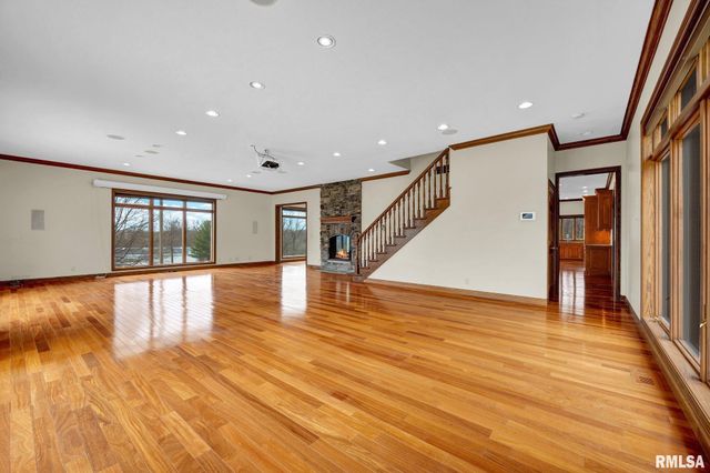 22500 SPRING CREEK Road, Washington, IL 61571
