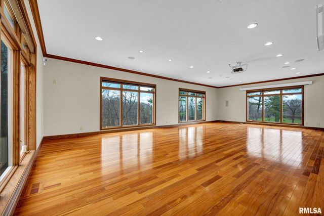 22500 SPRING CREEK Road, Washington, IL 61571