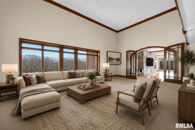 22500 SPRING CREEK Road, Washington, IL 61571