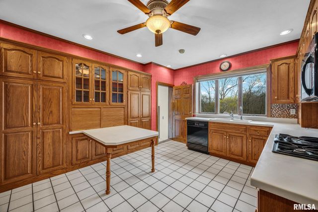 22500 SPRING CREEK Road, Washington, IL 61571