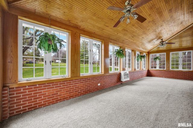 22500 SPRING CREEK Road, Washington, IL 61571