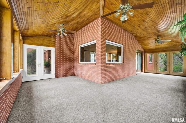 22500 SPRING CREEK Road, Washington, IL 61571