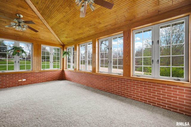 22500 SPRING CREEK Road, Washington, IL 61571