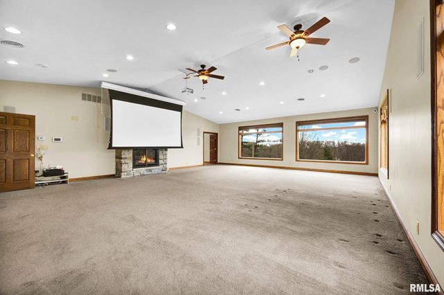 22500 SPRING CREEK Road, Washington, IL 61571