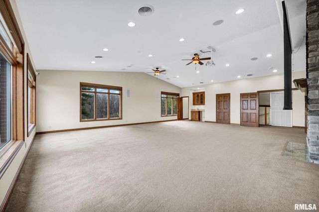 22500 SPRING CREEK Road, Washington, IL 61571