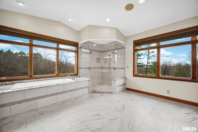 22500 SPRING CREEK Road, Washington, IL 61571