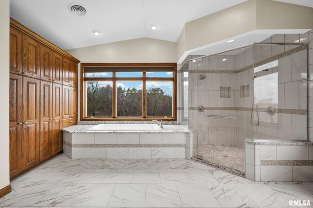 22500 SPRING CREEK Road, Washington, IL 61571