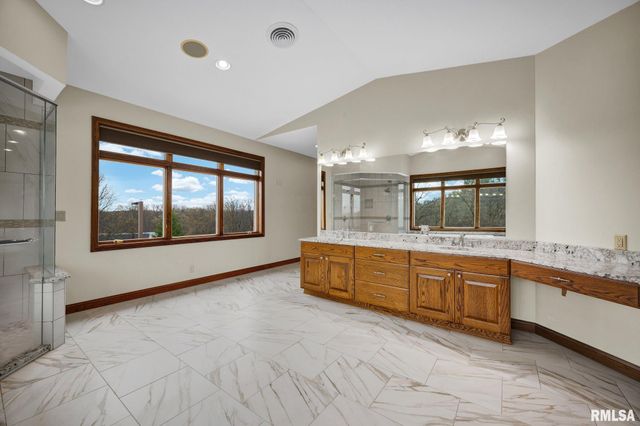 22500 SPRING CREEK Road, Washington, IL 61571