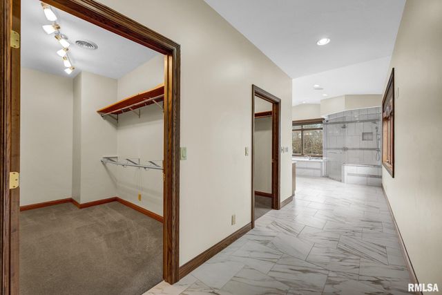 22500 SPRING CREEK Road, Washington, IL 61571