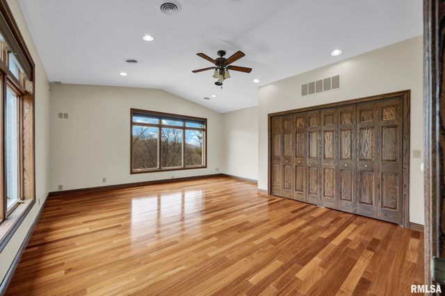22500 SPRING CREEK Road, Washington, IL 61571