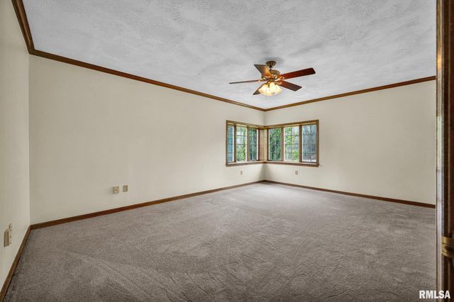 22500 SPRING CREEK Road, Washington, IL 61571