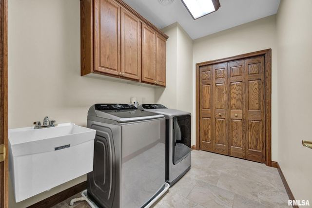 22500 SPRING CREEK Road, Washington, IL 61571
